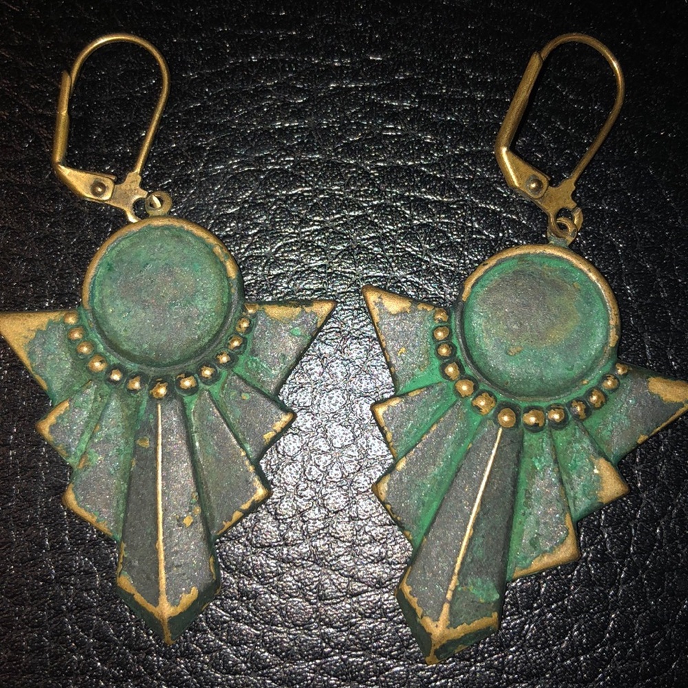 Rustic Abstract Arrowhead Shaped Earring - Picture 3 of 5